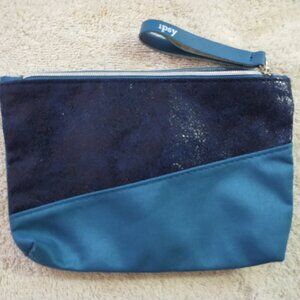 Pre-Owned Ipsy Dual Tone Blue/Black Small 7.5" x 5" Go Bag